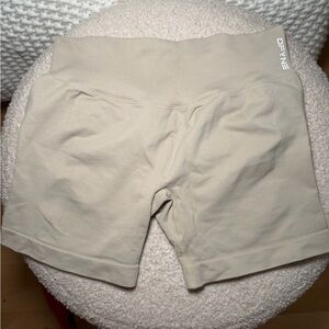 DFYNE Impact Shorts Feather Beige 4.5